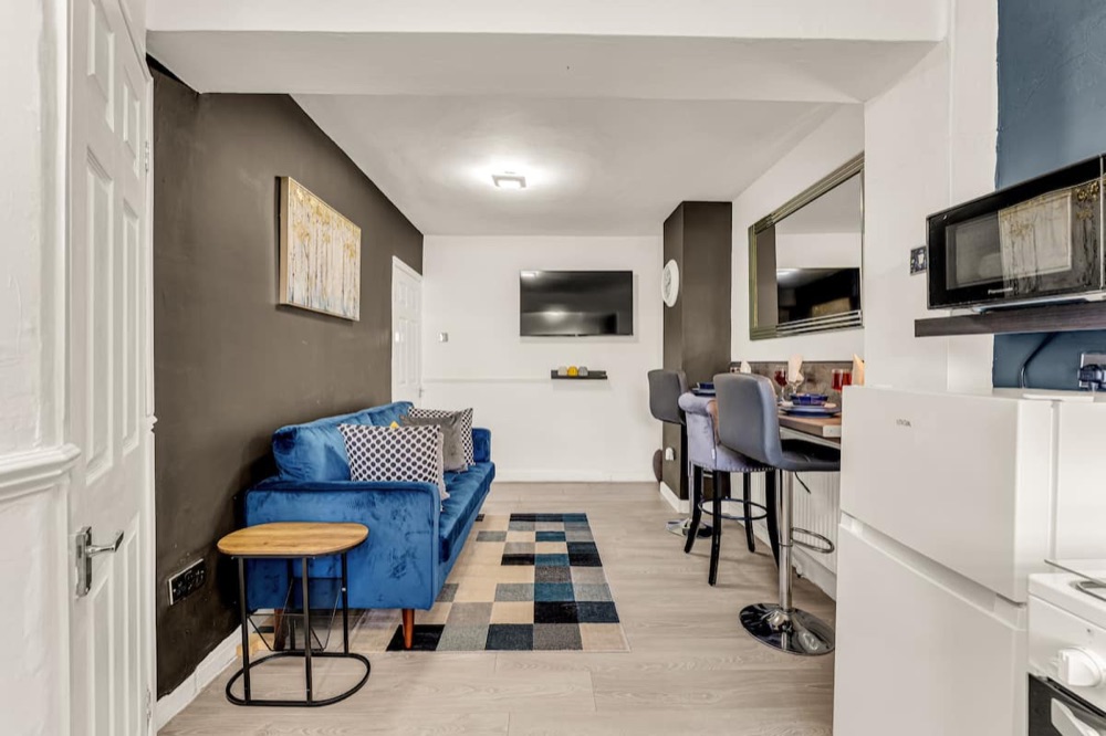 Living room at Cosy Modern 2-Bedroom Flat
