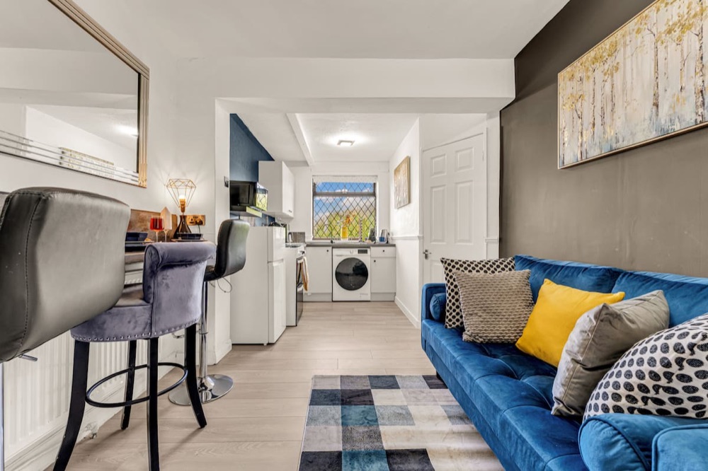 Living room at Cosy Modern 2-Bedroom Flat