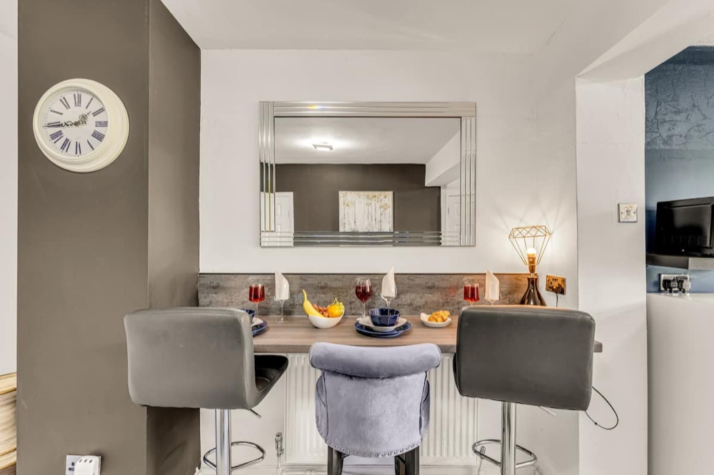 Dining area at Cosy Modern 2-Bedroom Flat